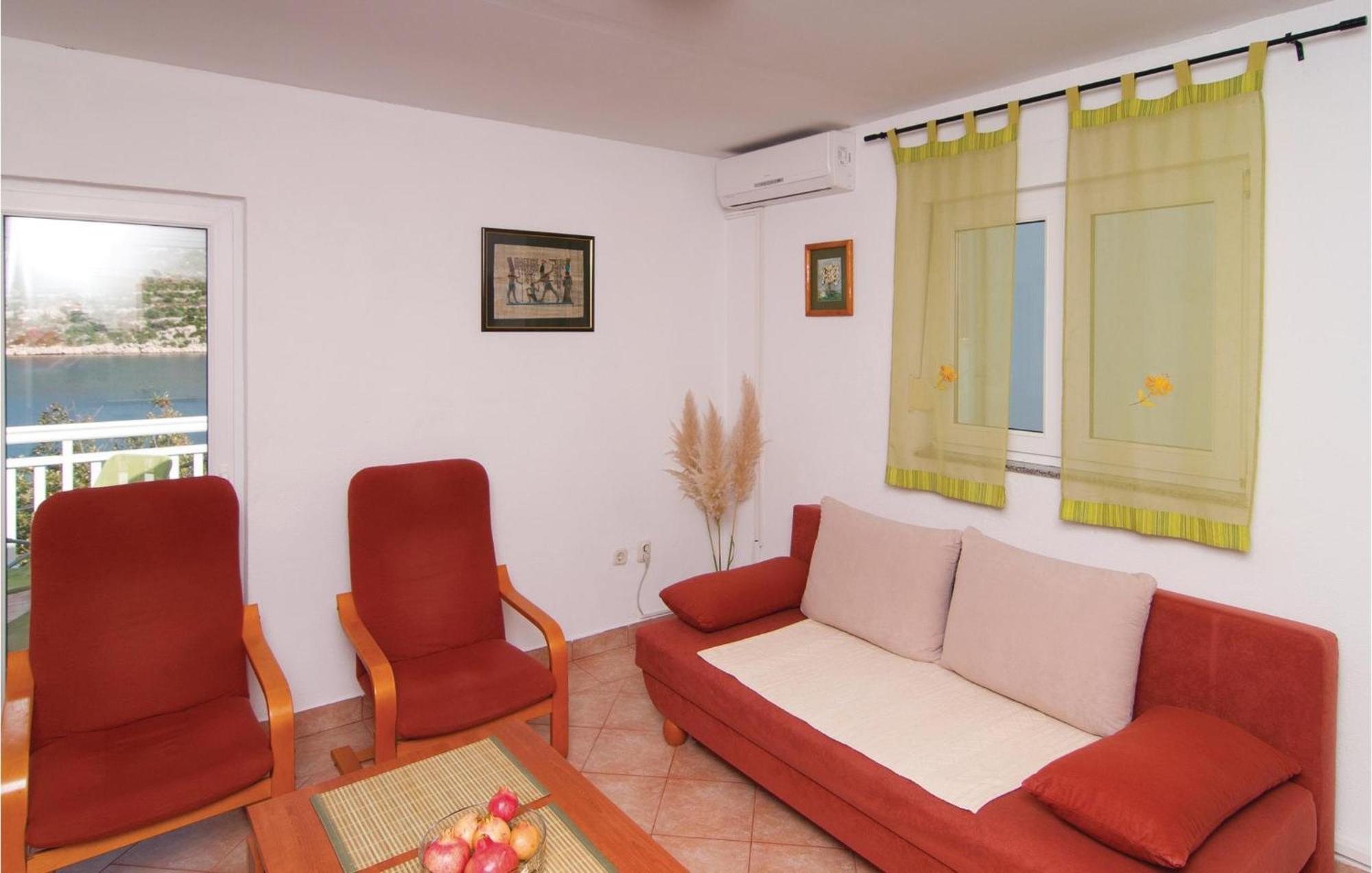 2 Bedroom Awesome Apartment In Drvenik Veliki Exterior foto